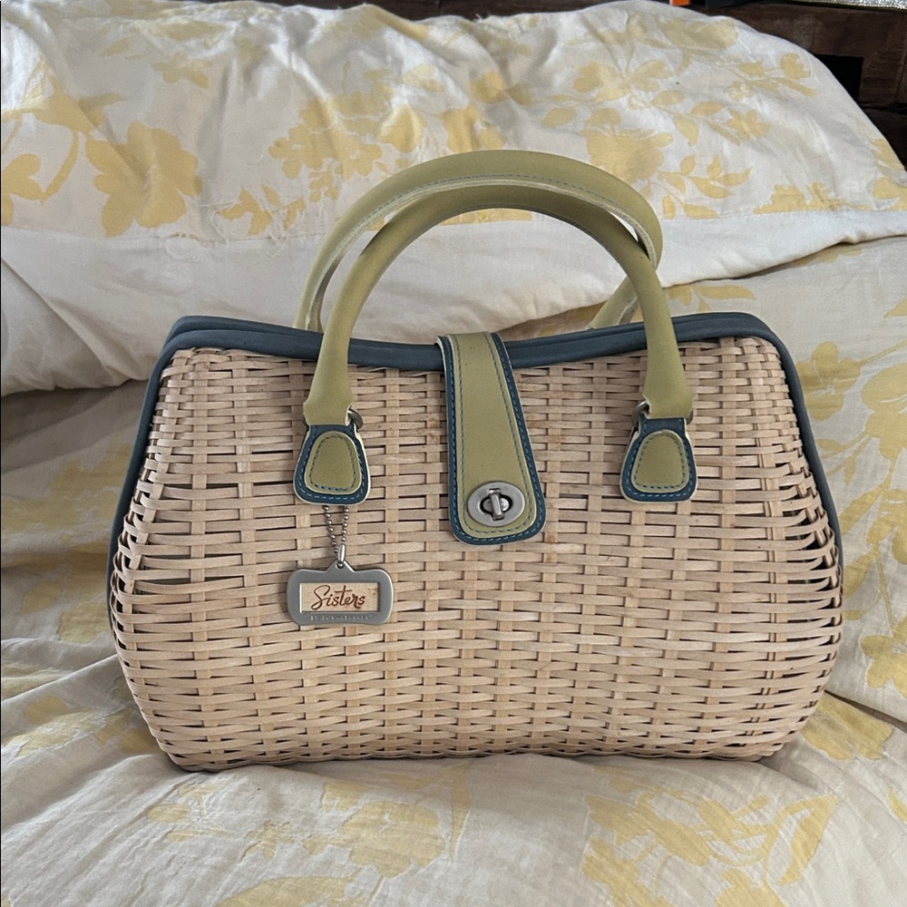 Longaberger RARE Sisters Hand Woven Clam Shell Purse